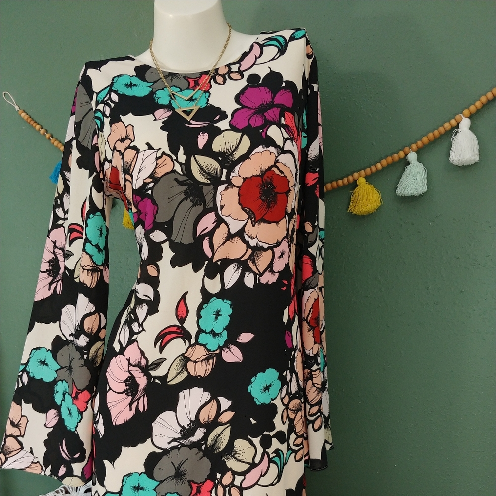 ✔NWT Express floral long sleeve dress